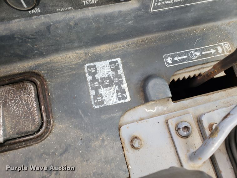 image for item DH5770 2002 Komatsu D87E-2 dozer