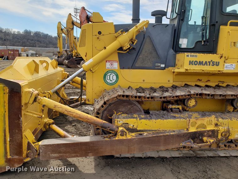 image for item DH5770 2002 Komatsu D87E-2 dozer