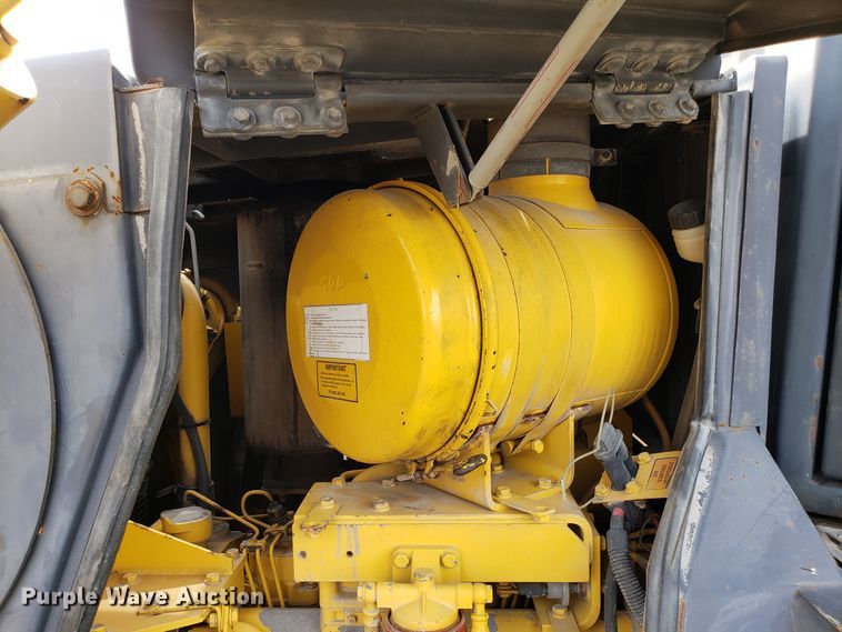 image for item DH5770 2002 Komatsu D87E-2 dozer