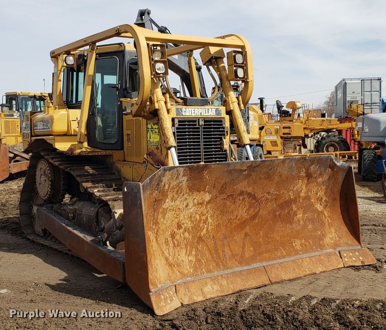 image for item DH5771 2001 Caterpillar D6R XL dozer