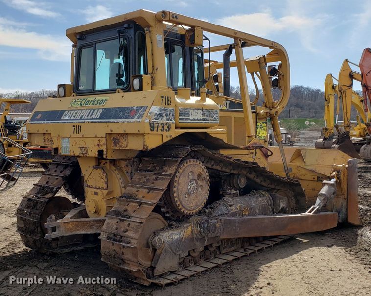 image for item DH5771 2001 Caterpillar D6R XL dozer