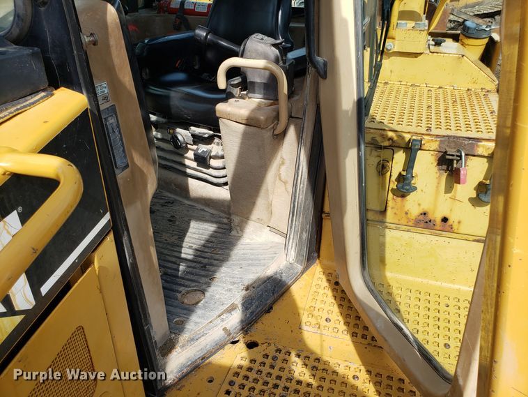 image for item DH5771 2001 Caterpillar D6R XL dozer