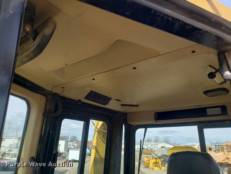 image for item DH5771 2001 Caterpillar D6R XL dozer