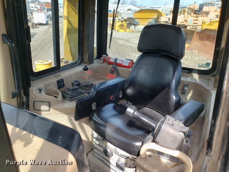 image for item DH5771 2001 Caterpillar D6R XL dozer