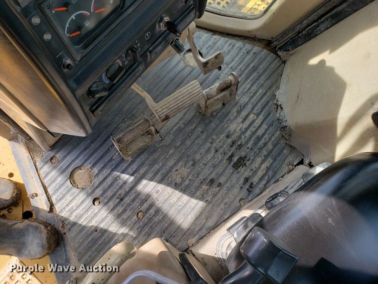 image for item DH5771 2001 Caterpillar D6R XL dozer