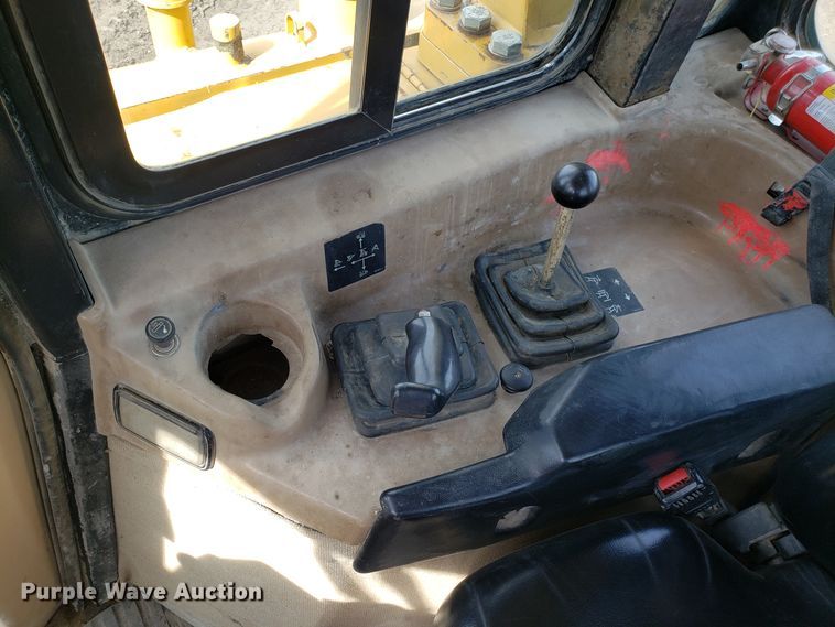 image for item DH5771 2001 Caterpillar D6R XL dozer