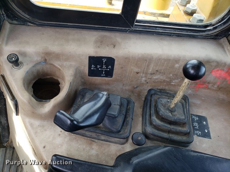 image for item DH5771 2001 Caterpillar D6R XL dozer