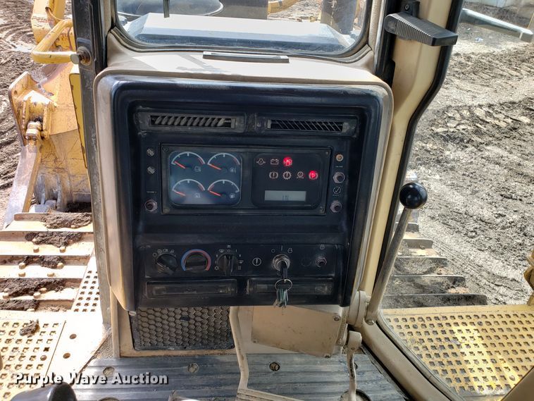 image for item DH5771 2001 Caterpillar D6R XL dozer