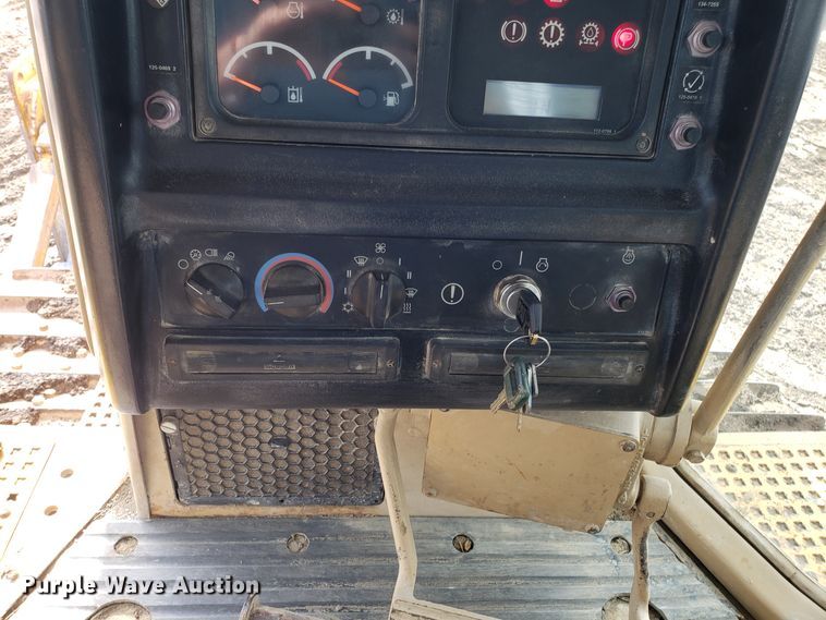 image for item DH5771 2001 Caterpillar D6R XL dozer