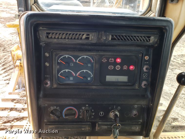 image for item DH5771 2001 Caterpillar D6R XL dozer