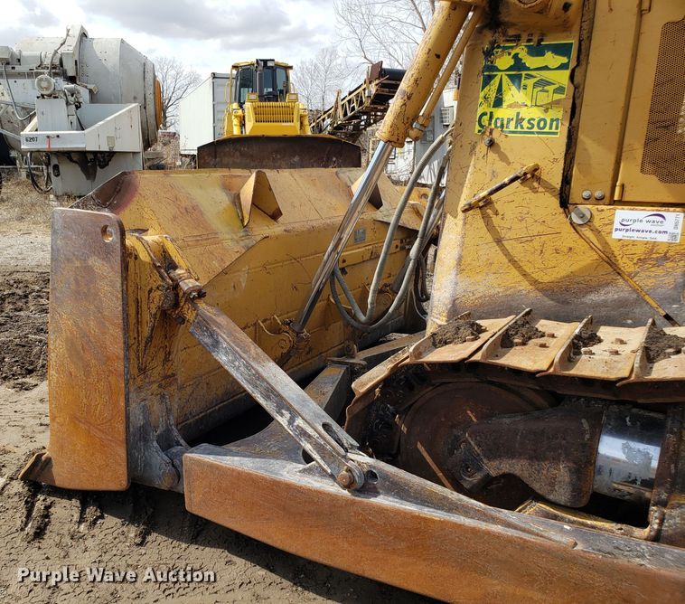 image for item DH5771 2001 Caterpillar D6R XL dozer