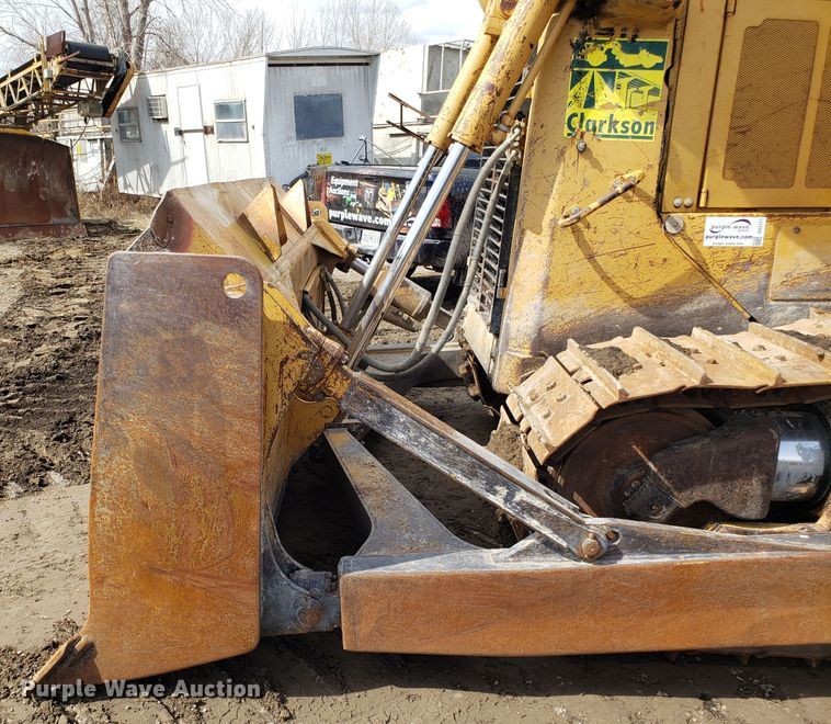 image for item DH5771 2001 Caterpillar D6R XL dozer