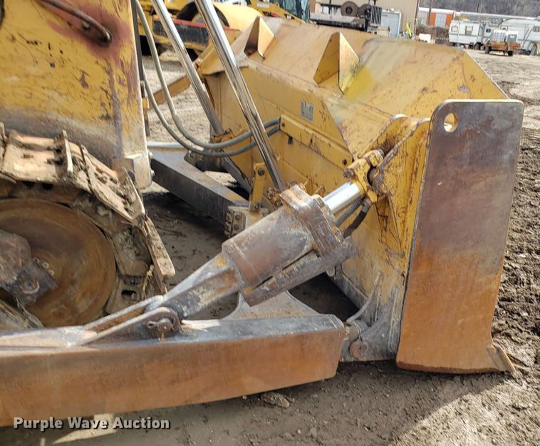 image for item DH5771 2001 Caterpillar D6R XL dozer