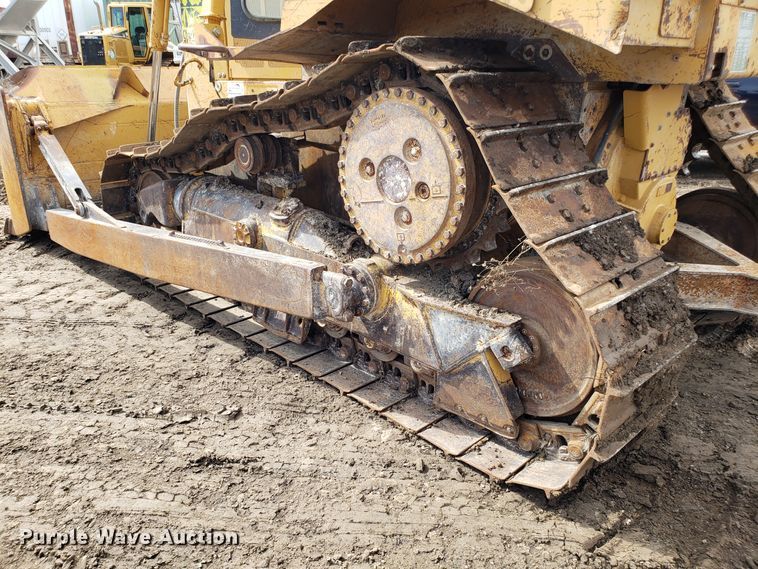 image for item DH5771 2001 Caterpillar D6R XL dozer