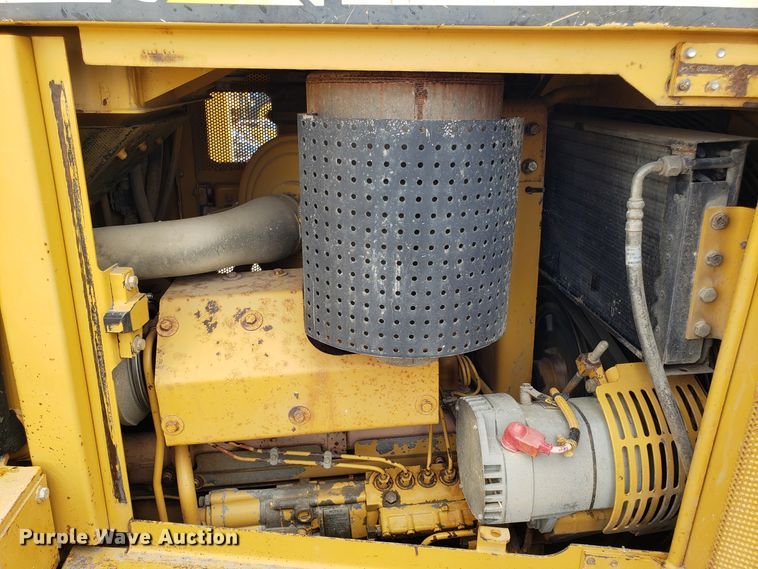 image for item DH5771 2001 Caterpillar D6R XL dozer