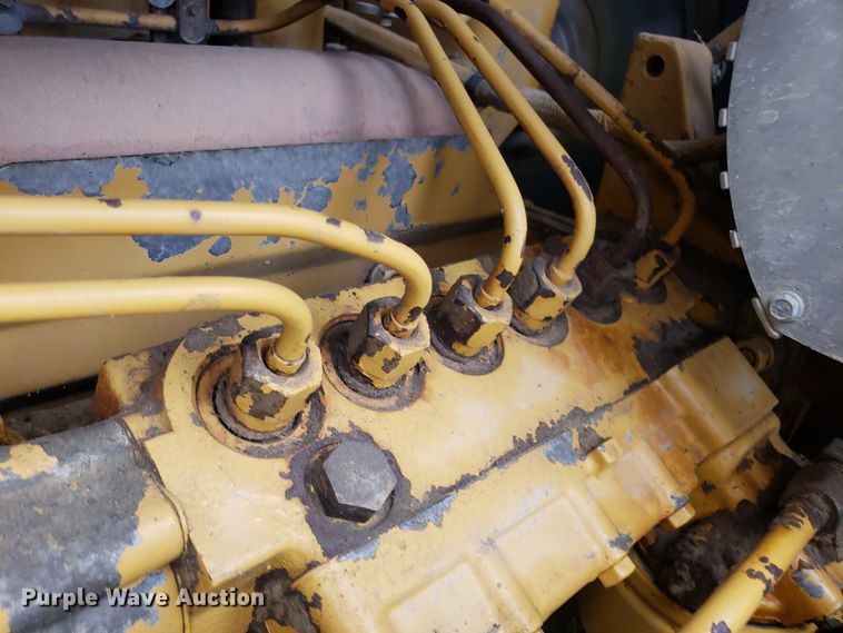 image for item DH5771 2001 Caterpillar D6R XL dozer