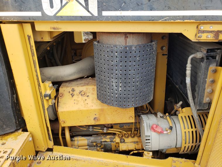 image for item DH5771 2001 Caterpillar D6R XL dozer