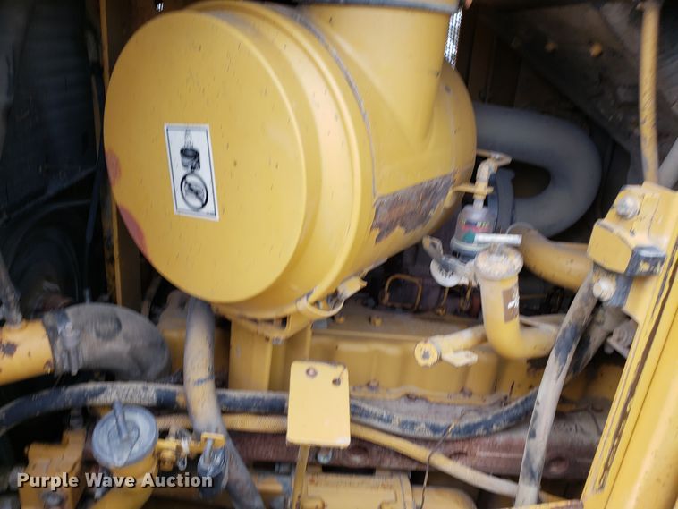 image for item DH5771 2001 Caterpillar D6R XL dozer