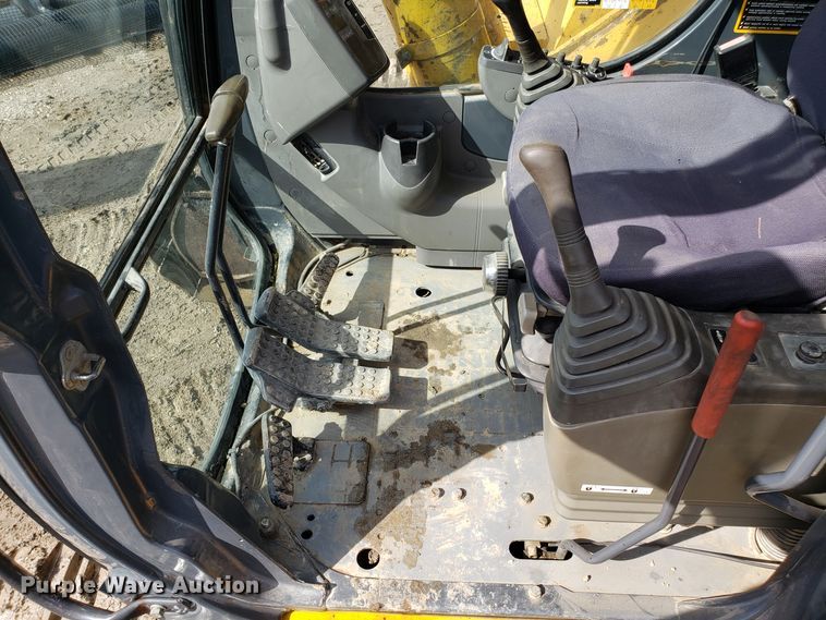 image for item DH5772 2005 John Deere 450C LC excavator