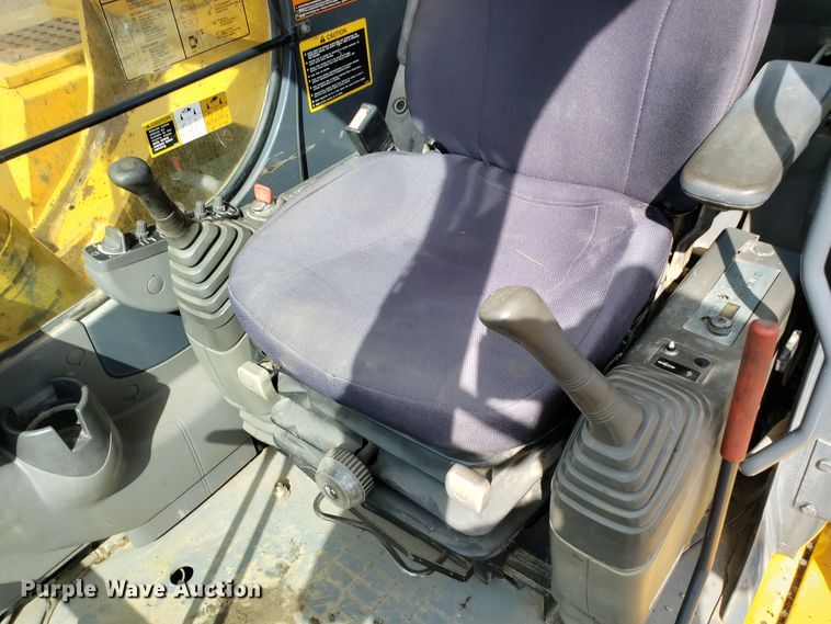 image for item DH5772 2005 John Deere 450C LC excavator