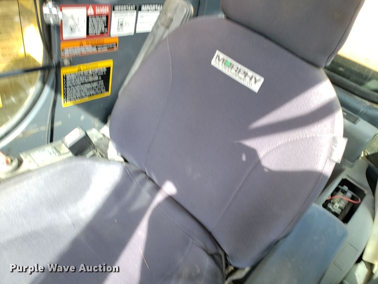 image for item DH5772 2005 John Deere 450C LC excavator