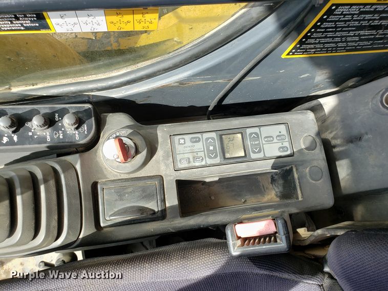 image for item DH5772 2005 John Deere 450C LC excavator