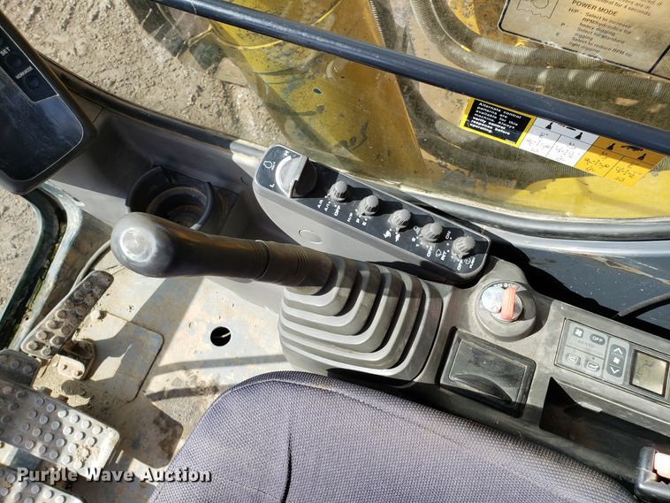 image for item DH5772 2005 John Deere 450C LC excavator