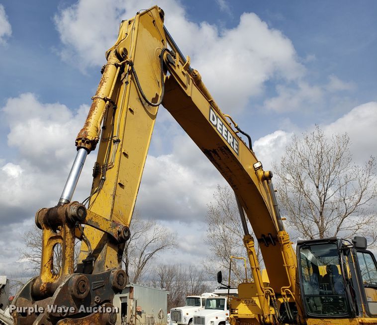 image for item DH5772 2005 John Deere 450C LC excavator