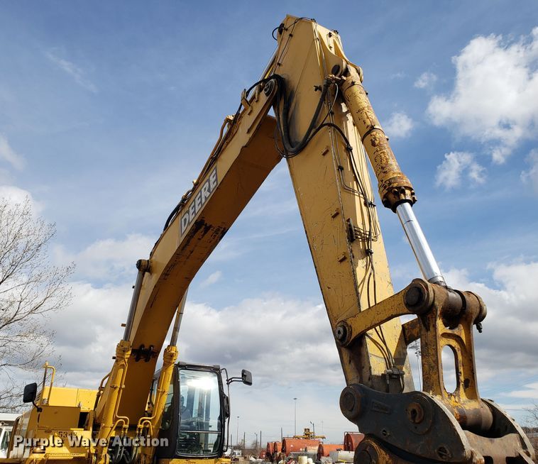 image for item DH5772 2005 John Deere 450C LC excavator