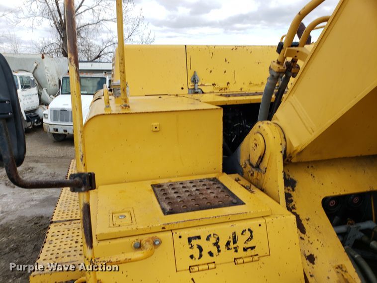 image for item DH5772 2005 John Deere 450C LC excavator