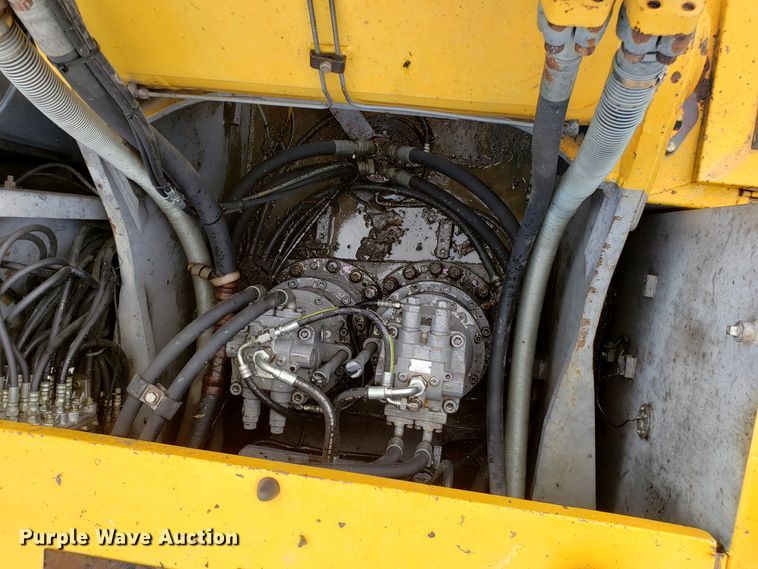 image for item DH5772 2005 John Deere 450C LC excavator