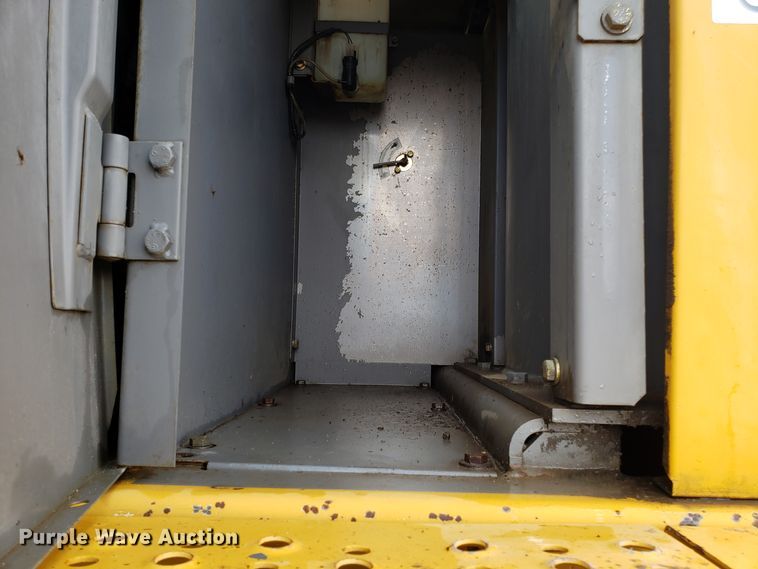 image for item DH5772 2005 John Deere 450C LC excavator