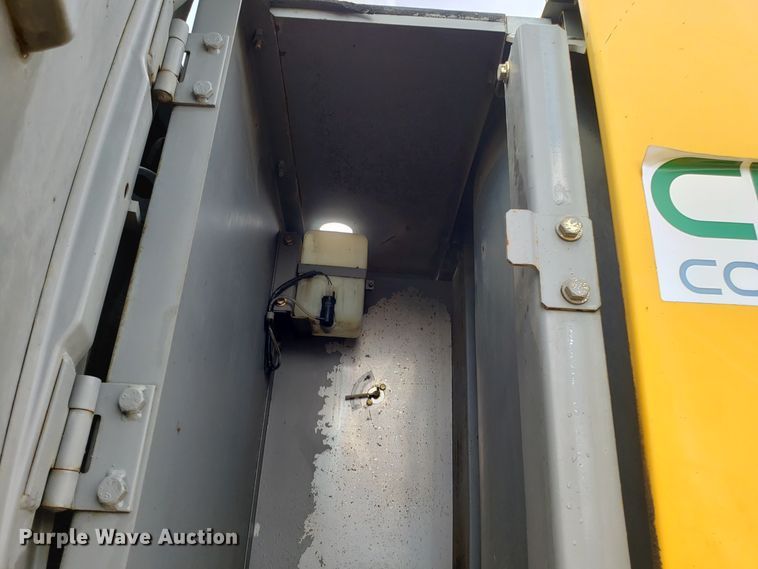 image for item DH5772 2005 John Deere 450C LC excavator