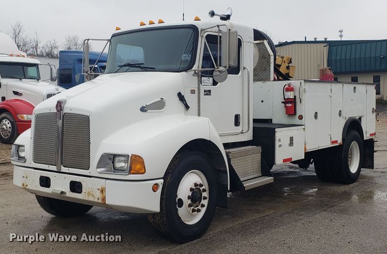 image for item DH5779 2005 Kenworth T300 utility truck