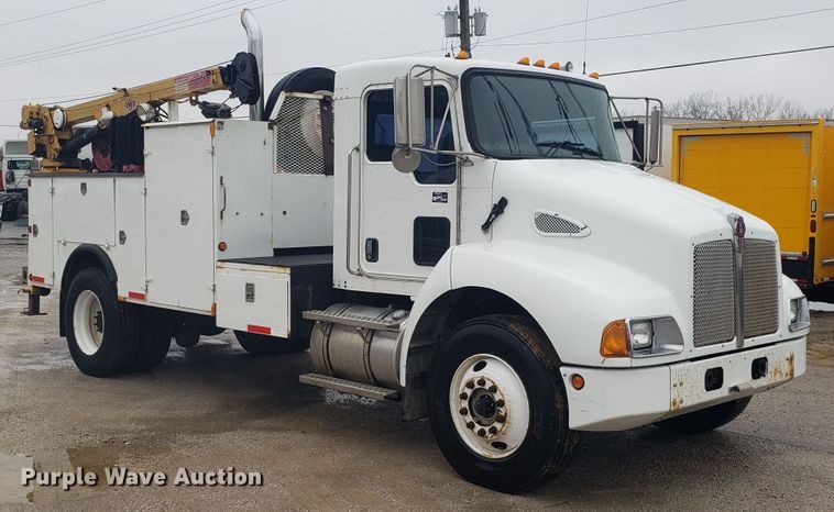 image for item DH5779 2005 Kenworth T300 utility truck