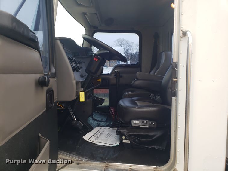 image for item DH5779 2005 Kenworth T300 utility truck