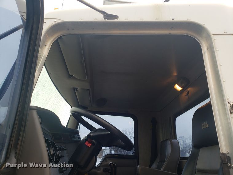 image for item DH5779 2005 Kenworth T300 utility truck