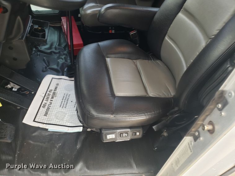 image for item DH5779 2005 Kenworth T300 utility truck