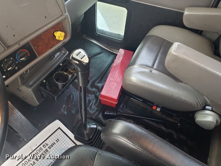 image for item DH5779 2005 Kenworth T300 utility truck