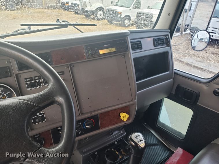 image for item DH5779 2005 Kenworth T300 utility truck