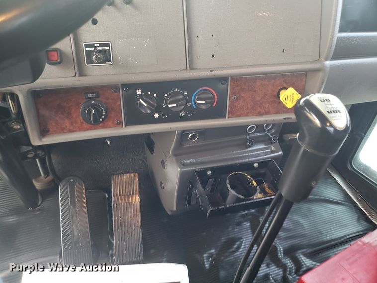 image for item DH5779 2005 Kenworth T300 utility truck