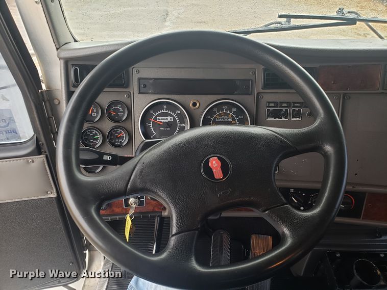 image for item DH5779 2005 Kenworth T300 utility truck