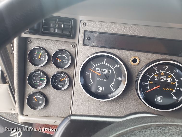 image for item DH5779 2005 Kenworth T300 utility truck