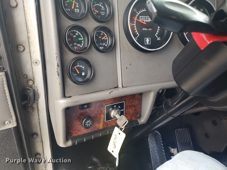 image for item DH5779 2005 Kenworth T300 utility truck