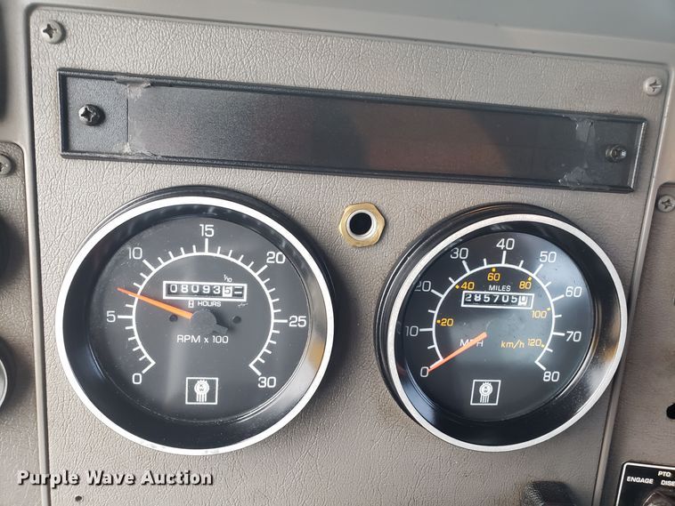 image for item DH5779 2005 Kenworth T300 utility truck