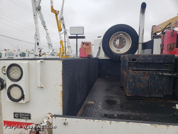 image for item DH5779 2005 Kenworth T300 utility truck