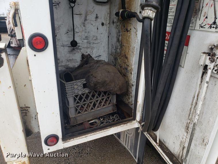 image for item DH5779 2005 Kenworth T300 utility truck