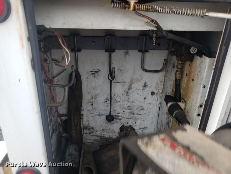 image for item DH5779 2005 Kenworth T300 utility truck