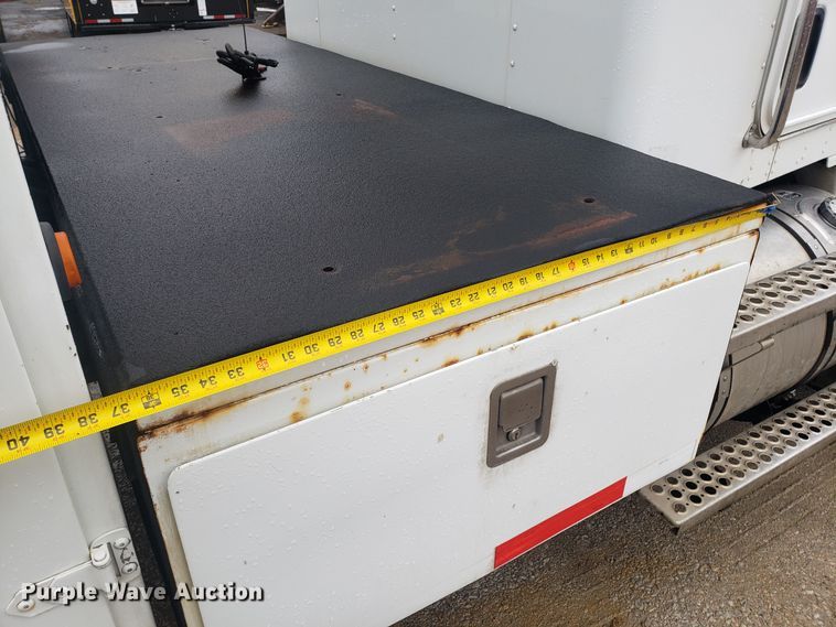 image for item DH5779 2005 Kenworth T300 utility truck