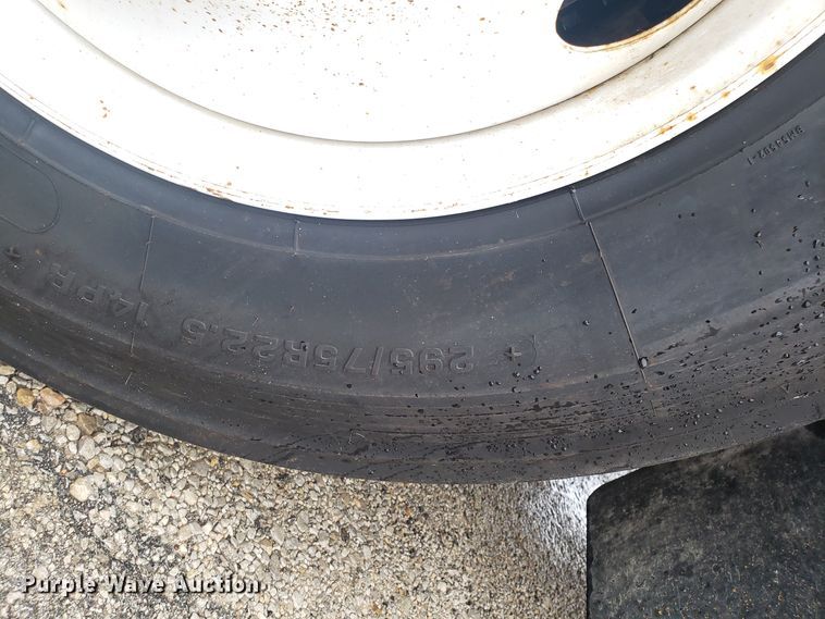 image for item DH5779 2005 Kenworth T300 utility truck